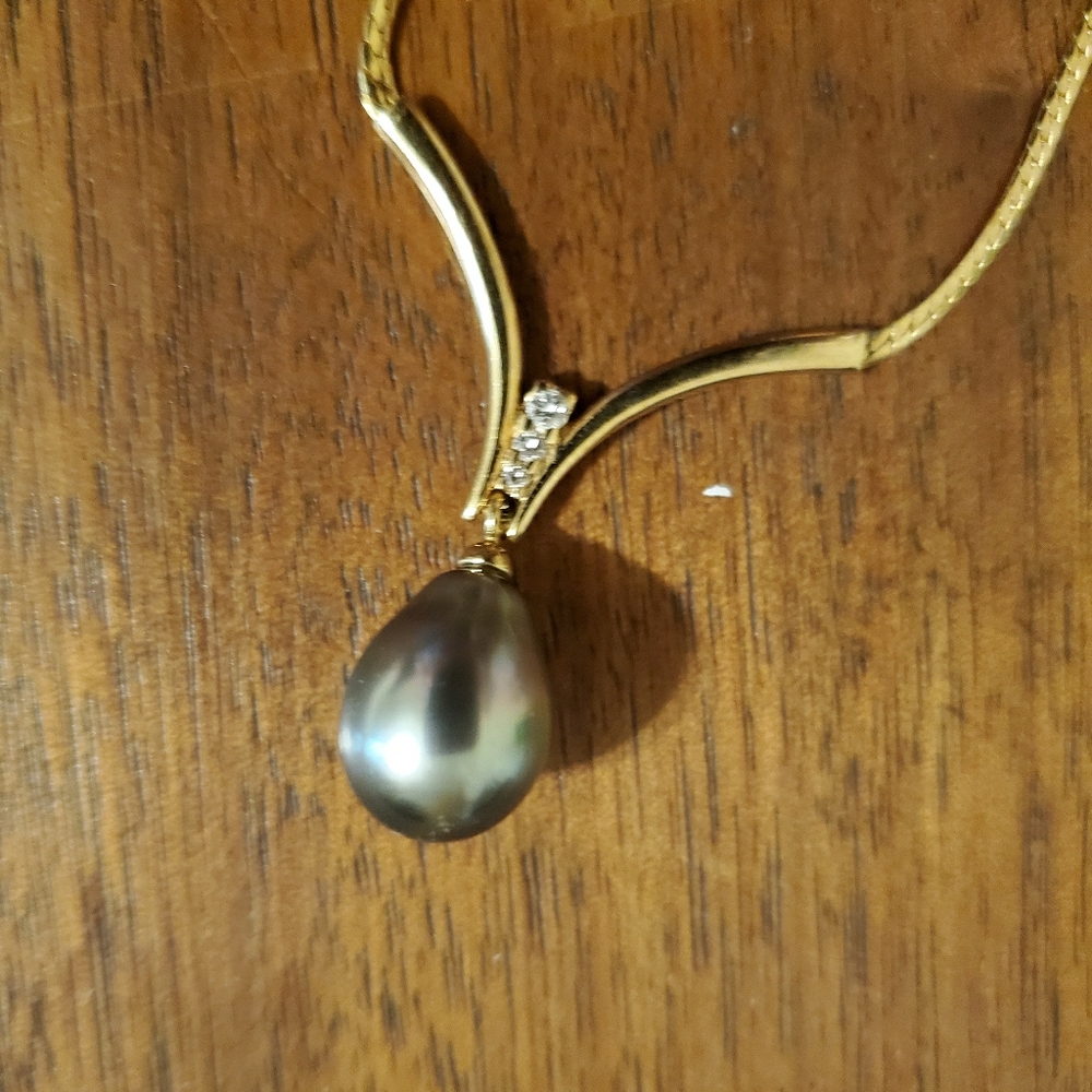 18k HUGE black pearl necklace